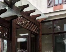 碳化木花架